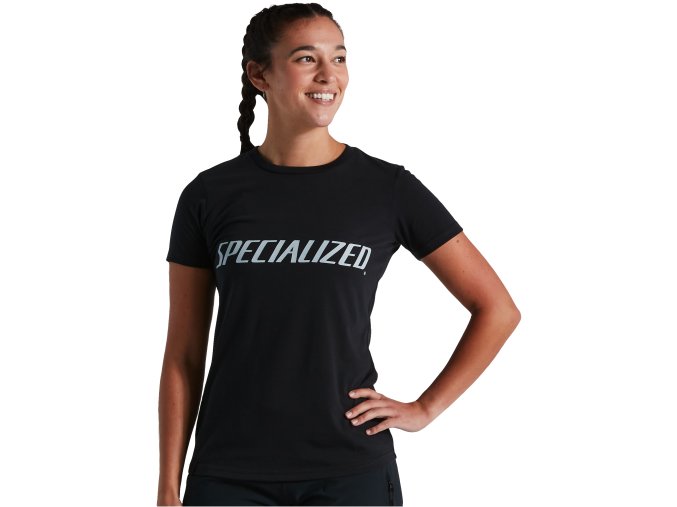 64621 370 APP WORDMARK TEE SS WMN BLK S PLP HERO