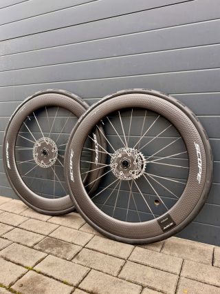 Máme to prostě rádi, když můžeme stavět vesmírný rakety🚀🤭 Road wheels Scope Artech 6, Carbon-Ti Aero disc, Sram RED....