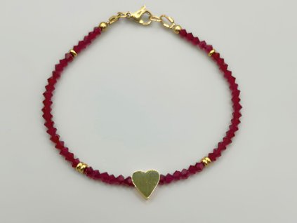 Náramek z Preciosa kamínků Siam a zlatým srdíčkem