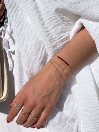 ✨ e s s e n t i a l s ✨ Každá žena by měla mít ve své šperkovnici alespoň jeden červený šperk. 🍓 #valentyn #valentinesday...