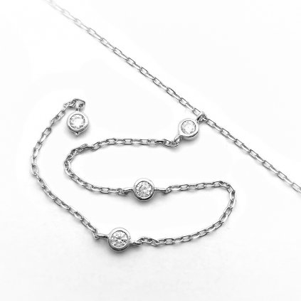 Strieborný náhrdelník s kamienkovou ozdobou na retiazke