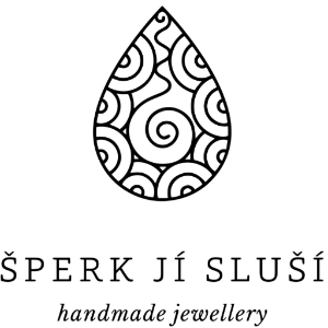 Šperk jí sluší