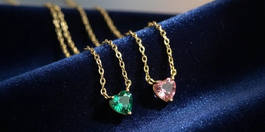 zlatá retiazka s drahokamom