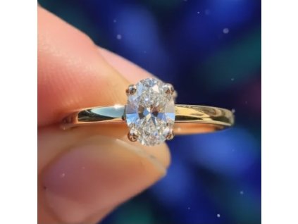 Oval diamant zlaty prsten