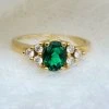 Zlatý prsteň s oválnym Smaragdom a diamantmi