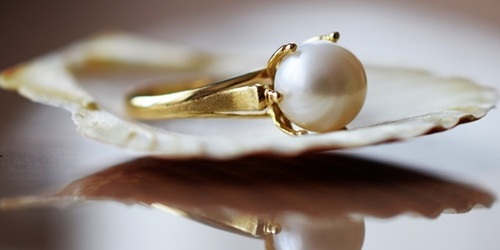 Perly: Jak poznat pravé od umělých ve 3 jednoduchých krocích