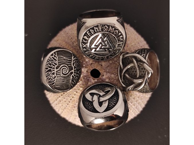 Prsten z chirurgické nerez oceli s keltskými a vikingskými symboly strom života, trojitý uzel a valknut