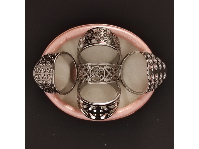 Decentní prsten z chirurgické nerez oceli 316L - symbol květina života, triskel, kříž, květiny