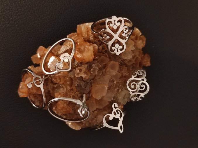 Decentní prsten z chirurgické nerez oceli 316L - symboly spirály, Nilský egyptský kříž Anch, houslový kříž, srdíčko