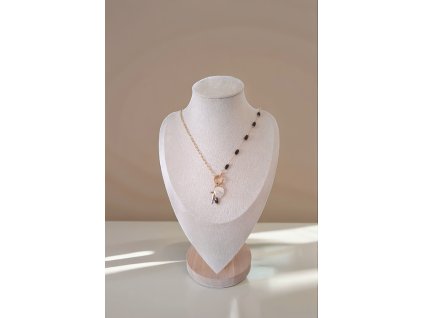 Dámský náhrdelník z broušených korálků, říční perly a nerezové oceli. Moderní minimalistický šperk, odolný a stylový, ideální pro vrstvení.