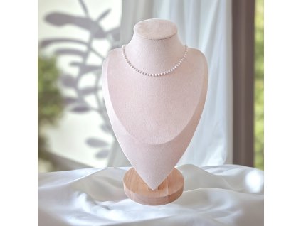 Dámský náhrdelník z broušených korálků a nerezové oceli. Moderní minimalistický šperk, odolný a stylový, ideální pro vrstvení.