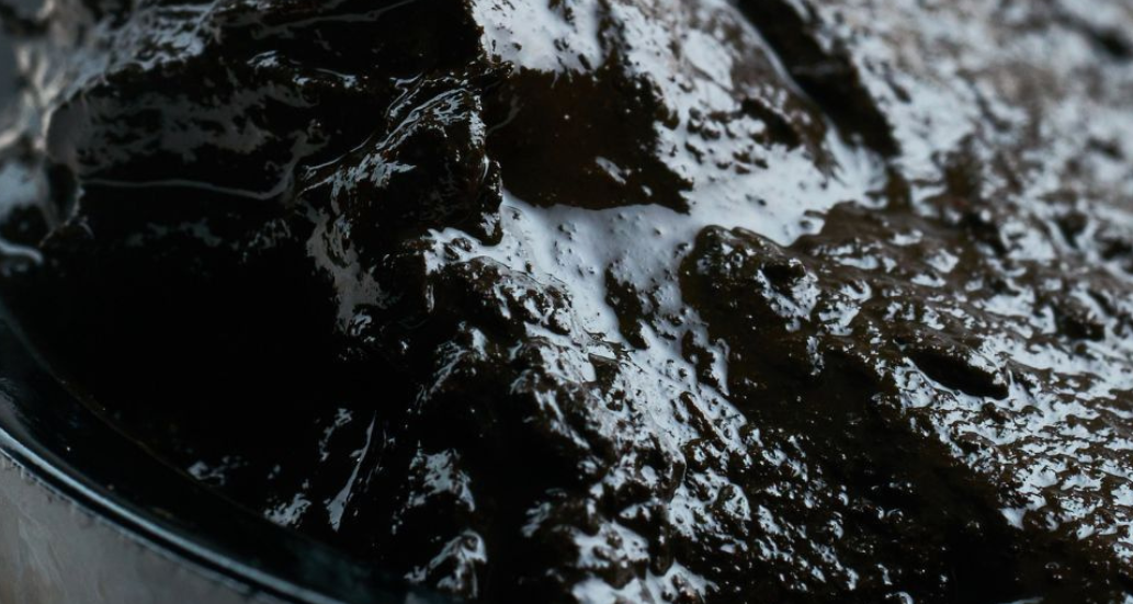 Organická rašelina: Zapomenutý poklad pro tělo, pleť i vlasy