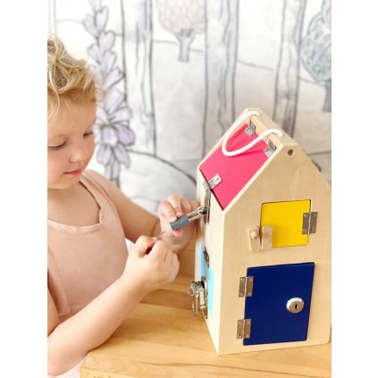 montessori domeček Activity Board