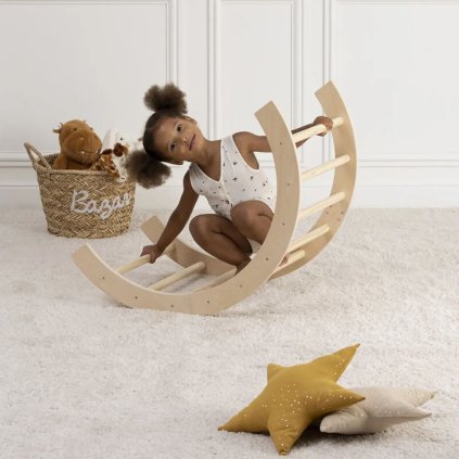 Montessori dřevěná houpačka/prolézačka 2v1 01