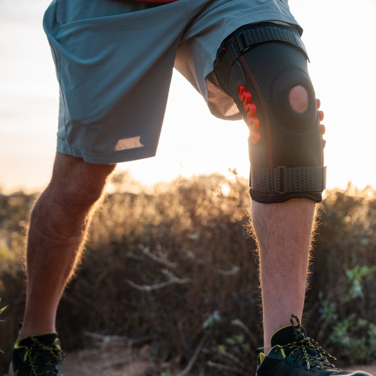 McDavid NRG Spring Hinge Knee Brace: Stabilita, která drží krok s tvým výkonem