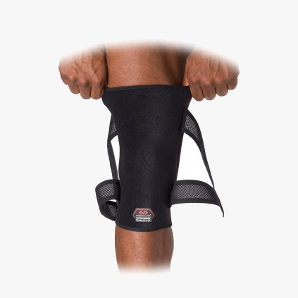 10620R McDavid Cross Compression Knee Sleeve