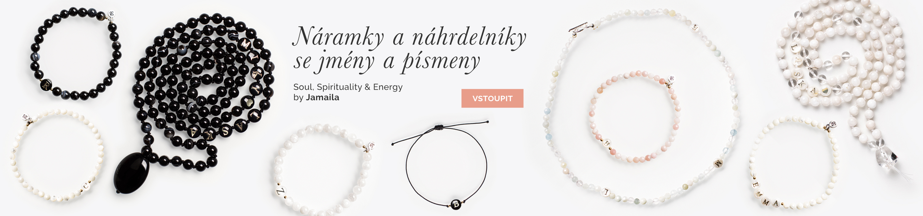 písmenkové náramky a náhrd.