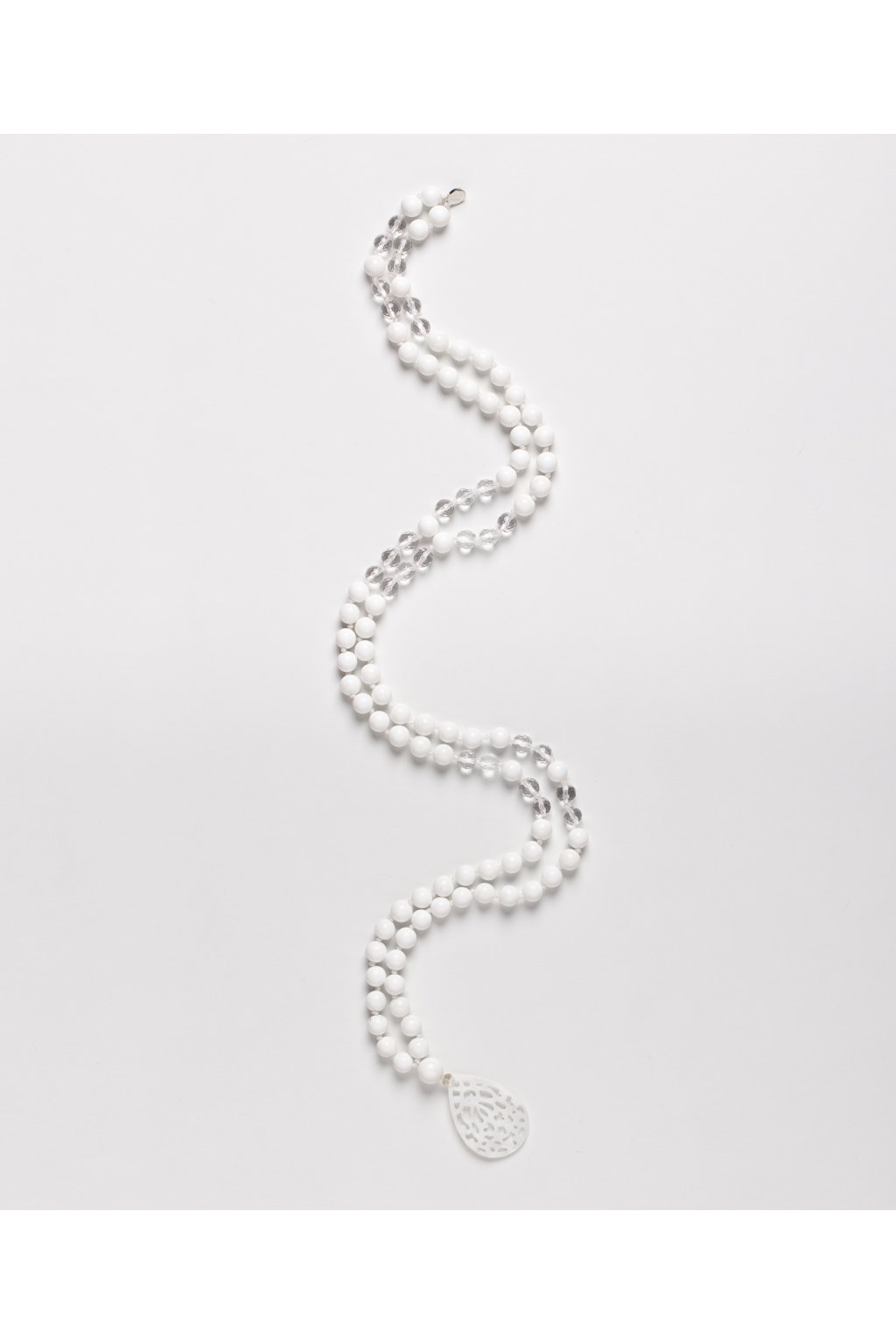 Mala náhrdelník - Bílý korál & křišťál fazetovaný, přívěšek z mušlí -  Spirit Beads