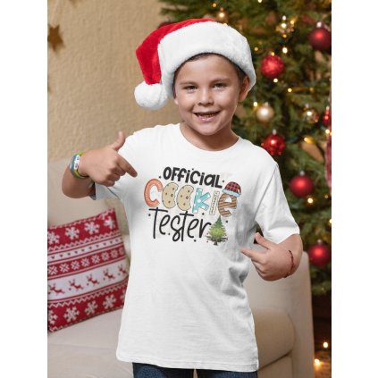 christmas mockup of a kid with a santa claus hat pointing at his t shirt 30205