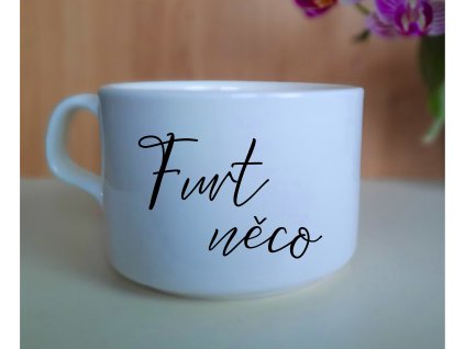 Makron furt něco