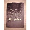 deka s výšivkou na přání spící medvídek Matyášek tmavě hnědá nit néžová 1055