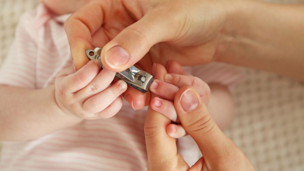 Mami, proč vlastně máme nehty? Vždyť je to strašná otrava…