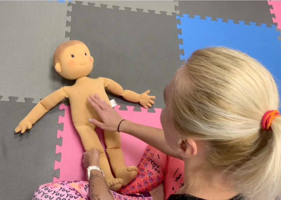 Bolavá bříška miminek