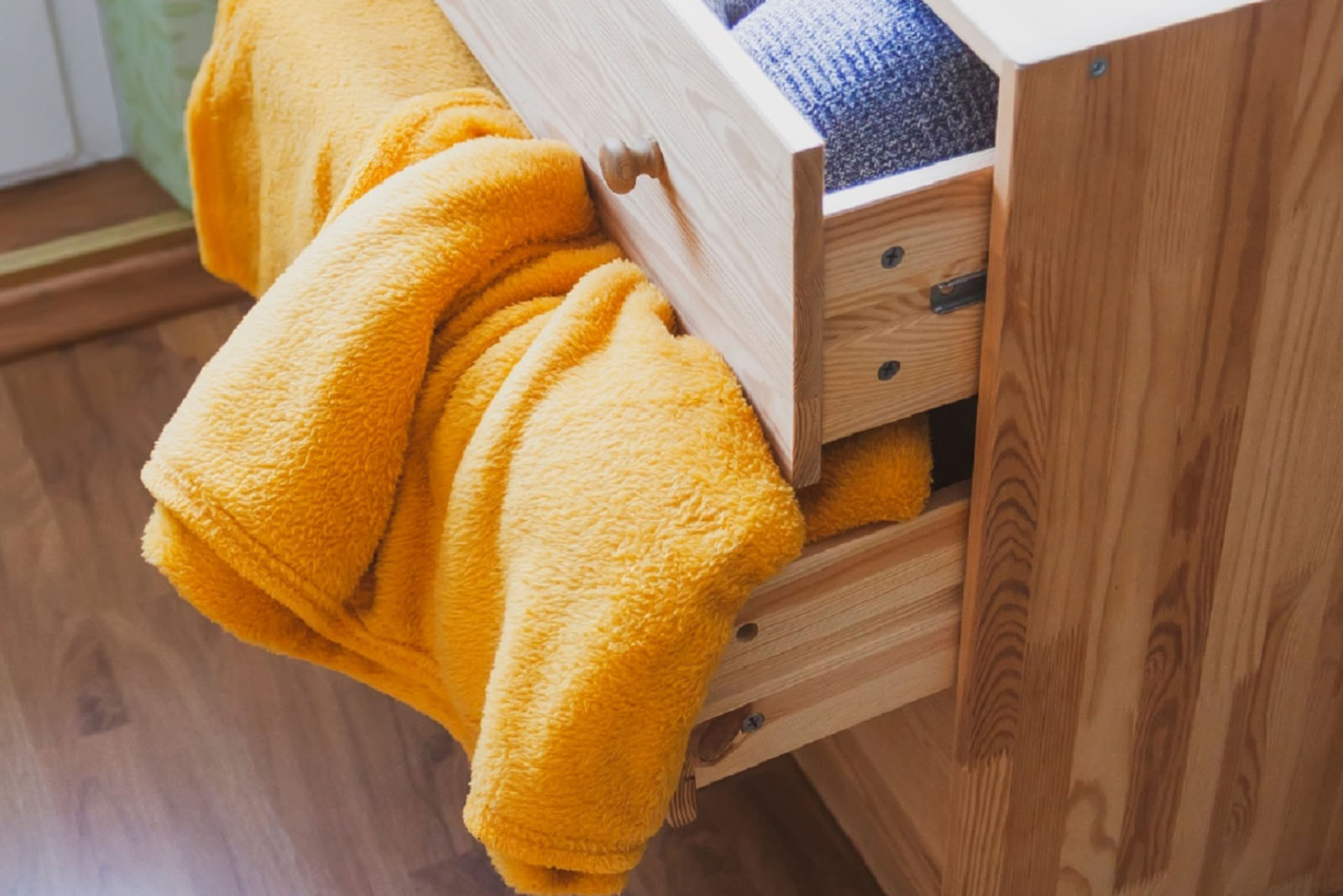 Uspořádání šatníku a ložního prádla: Praktické tipy, jak na to