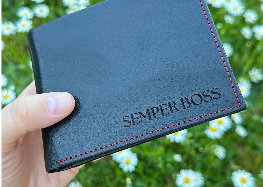 Kožená peněženka Hajn s gravírovaným nápisem Semper Boss