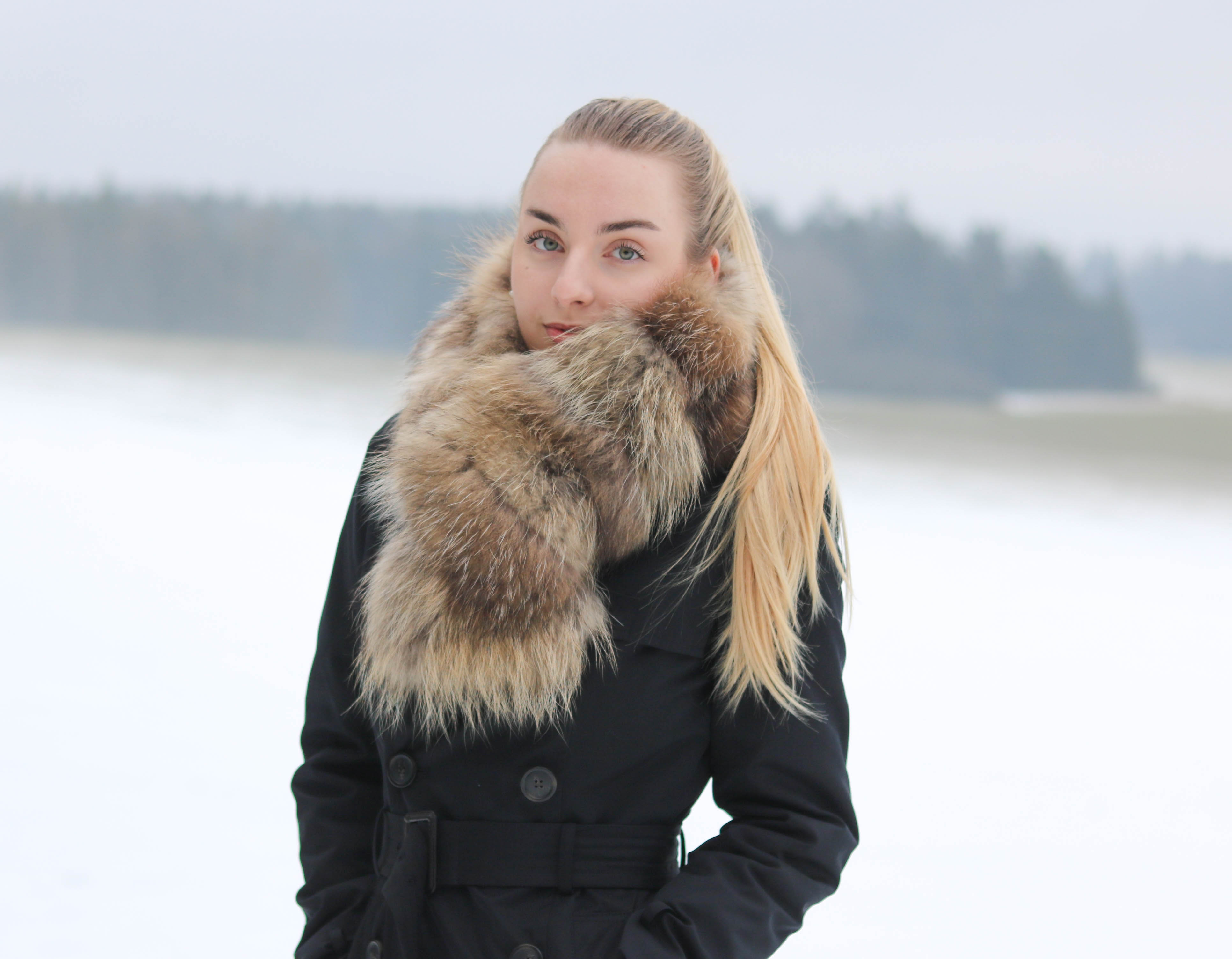 Špongr Široká kožešinová šála z finského mývalovce NATUR 03