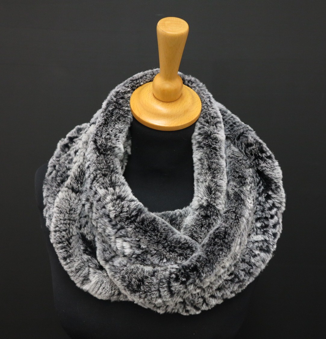 Špongr Kožešinový nákrčník / šála z králíka S40 Black&White