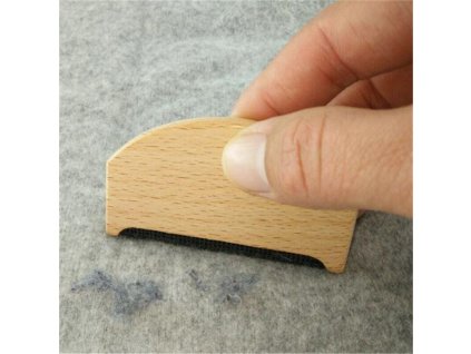 Dřevěný mini odžmolkovač