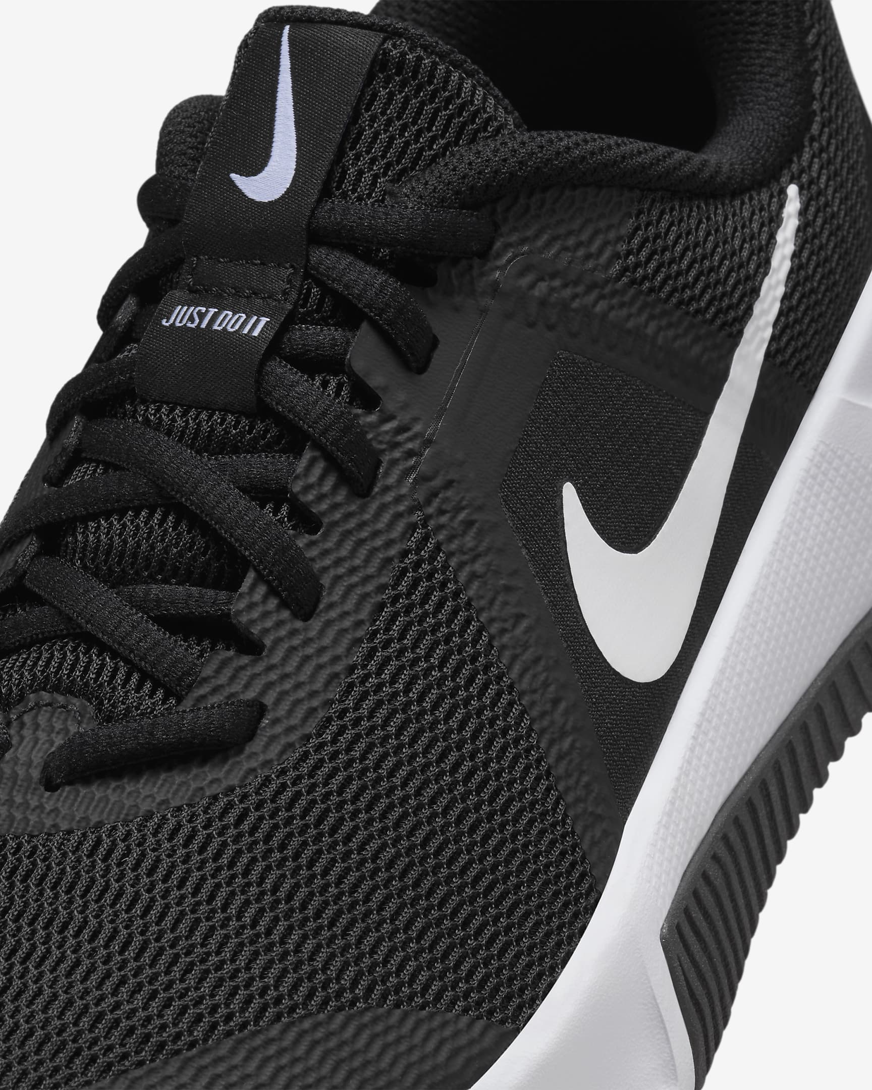 Nike MC Trainer 3W - Velikost: 38,5 · záber 7