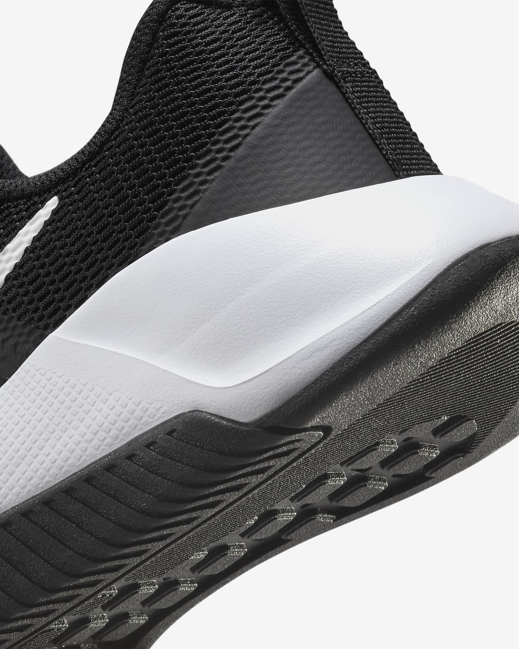 Nike MC Trainer 3W - Velikost: 38,5 · záber 8