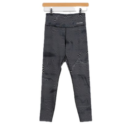 Odstránené pozadie 1573861 termoleginy volcom v science wmn black white