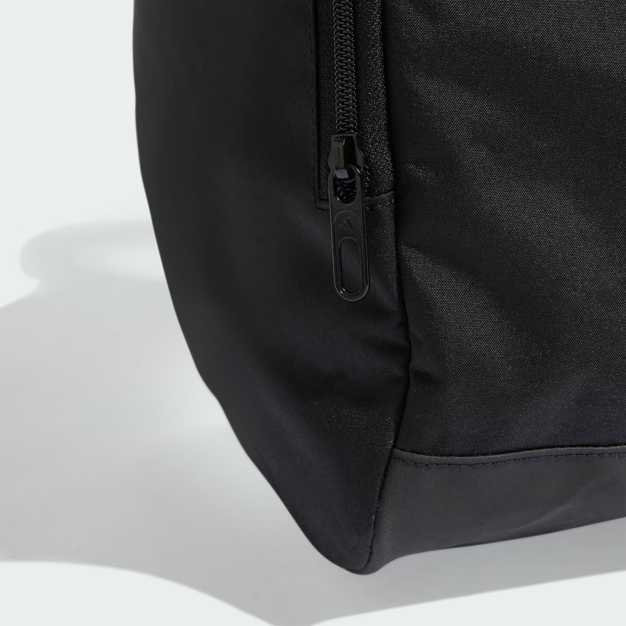 Adidas Linear - Veľkosť: M · záber 8