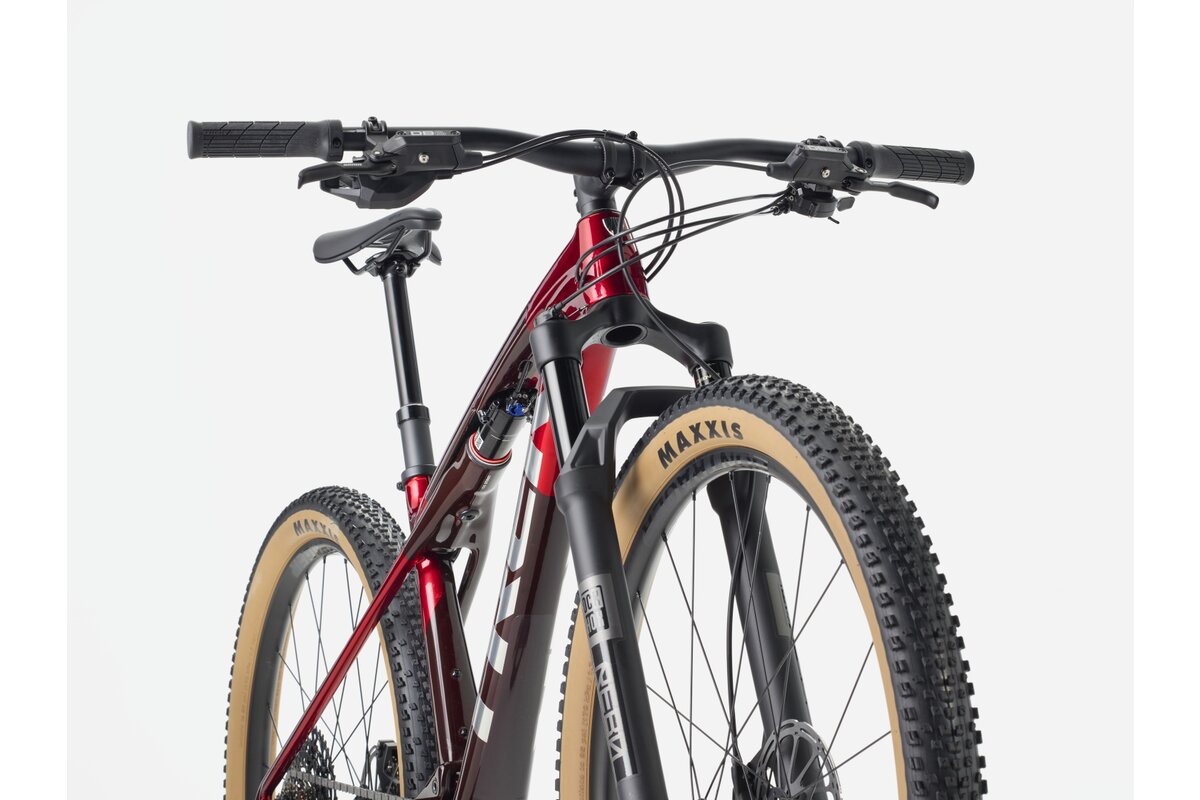 Trek Supercaliber SL 9.6 Gen 2 Fury Red/Carbon Red Smoke 2026 - Veľkosť: L · záber 5