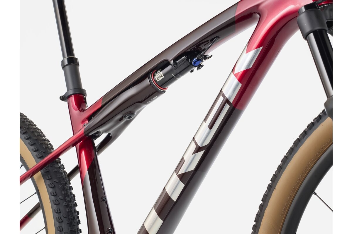 Trek Supercaliber SL 9.6 Gen 2 Fury Red/Carbon Red Smoke 2026 - Veľkosť: L · záber 3