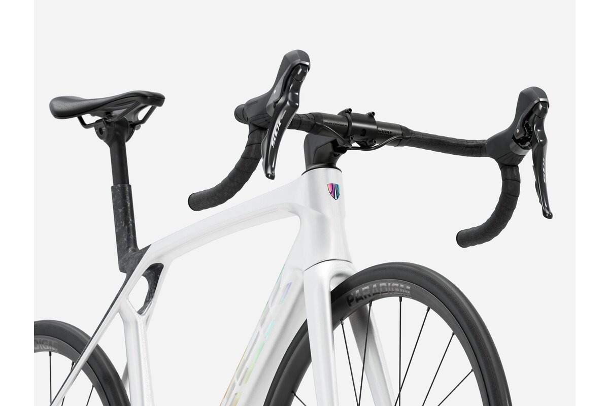 Trek Madone SL 5 Gen 8 Gloss Crystal White/Matte Deep Smoke 2026 - Veľkosť: L · záber 3