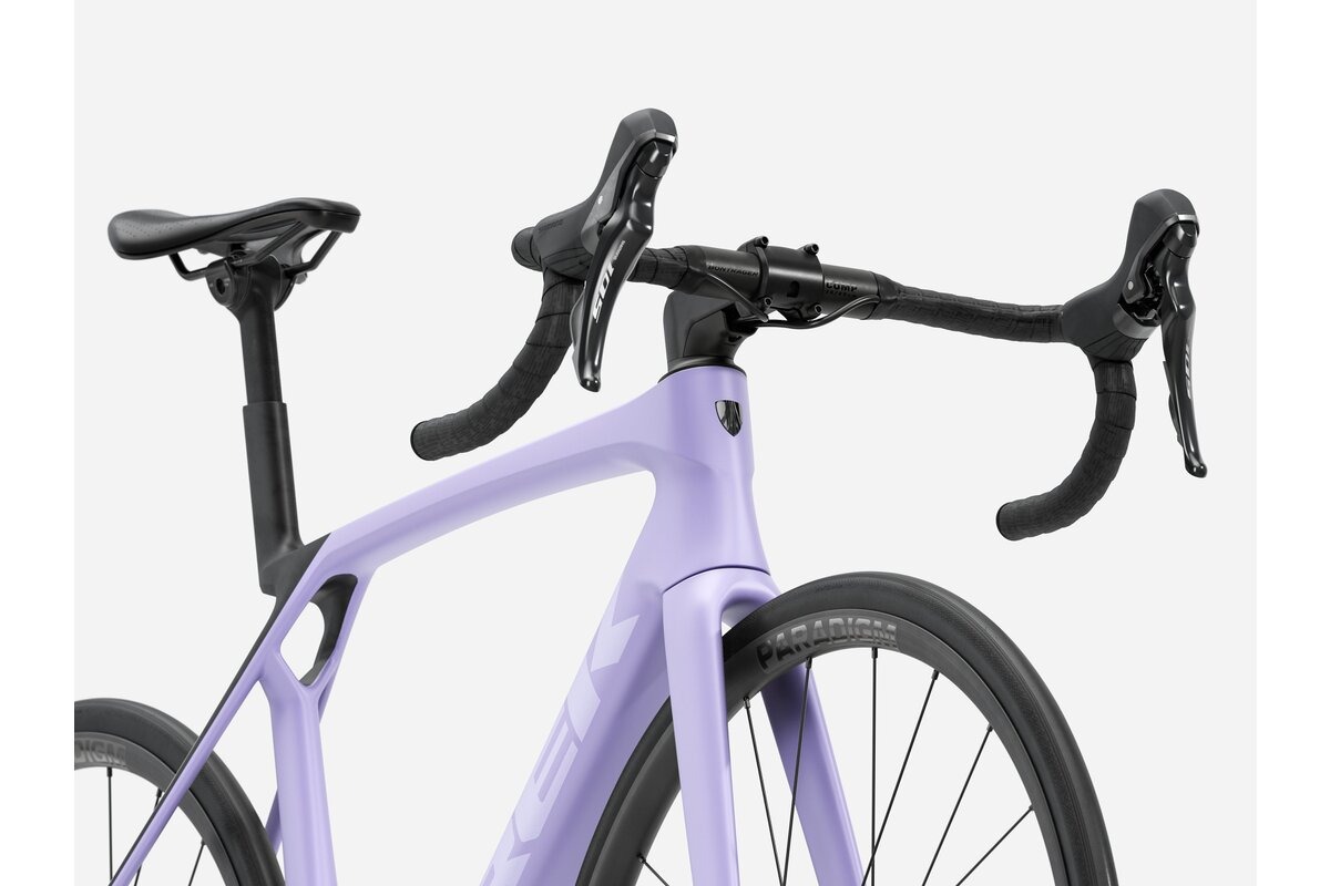 Trek Madone SL 5 Gen 8 Matte Lavender Haze/Deep Smoke 2026 - Veľkosť: S, 28, 700 | Farba: Šeříková, Fialová · záber 3