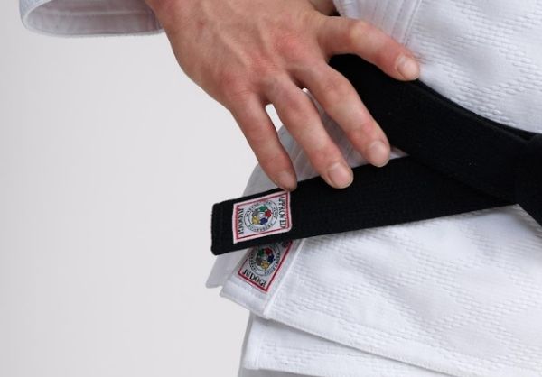 Potřebuji soutěžní kimono IJF?