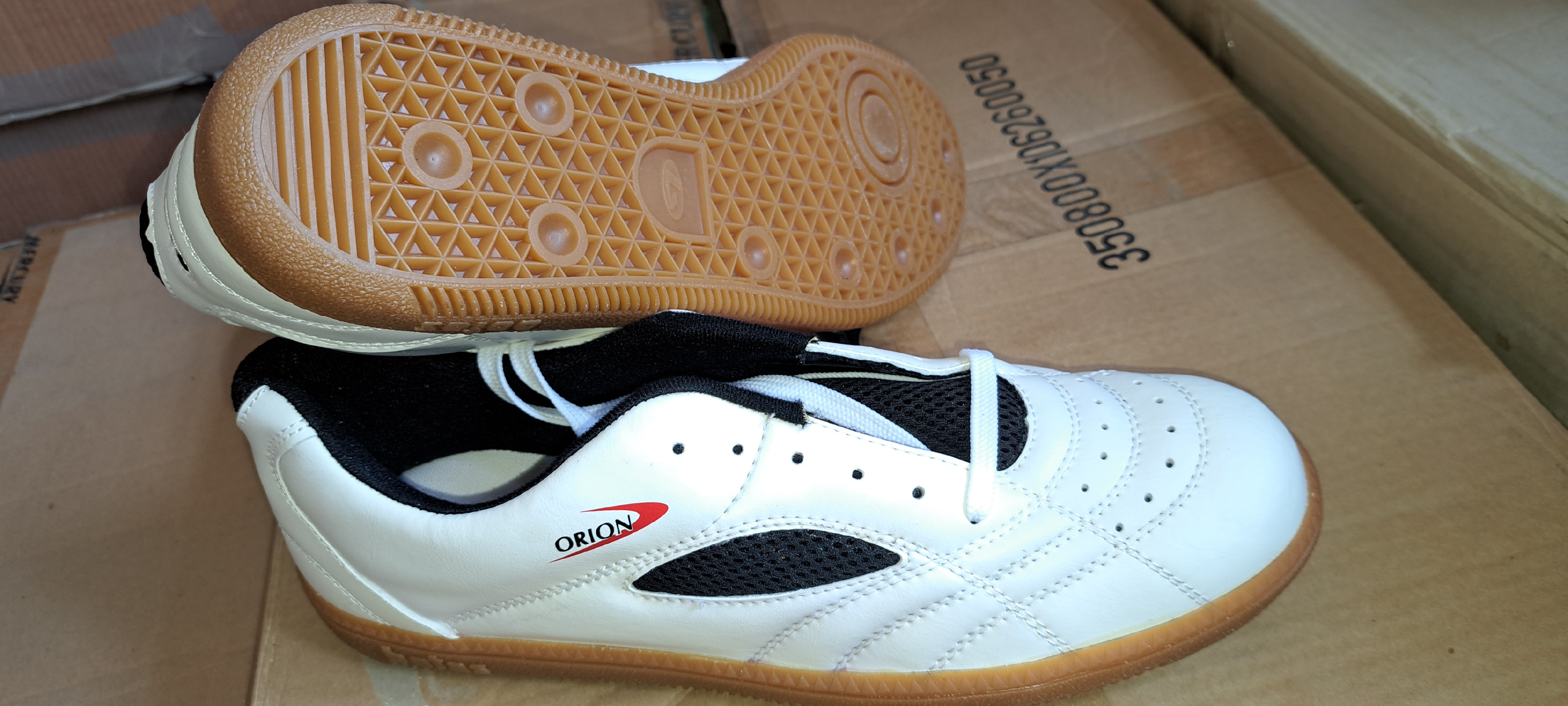 Botas sálová obuv se šálovou podešví Orion Barva: Bílá, Velikost: 45