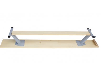 Dřevěná lavička na kolečkách