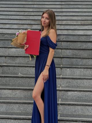 Gratulujeme naši krásné zákaznici 🤩💙 @daria_vidova 🥰 Vynesla šaty Sarah Classic 💙