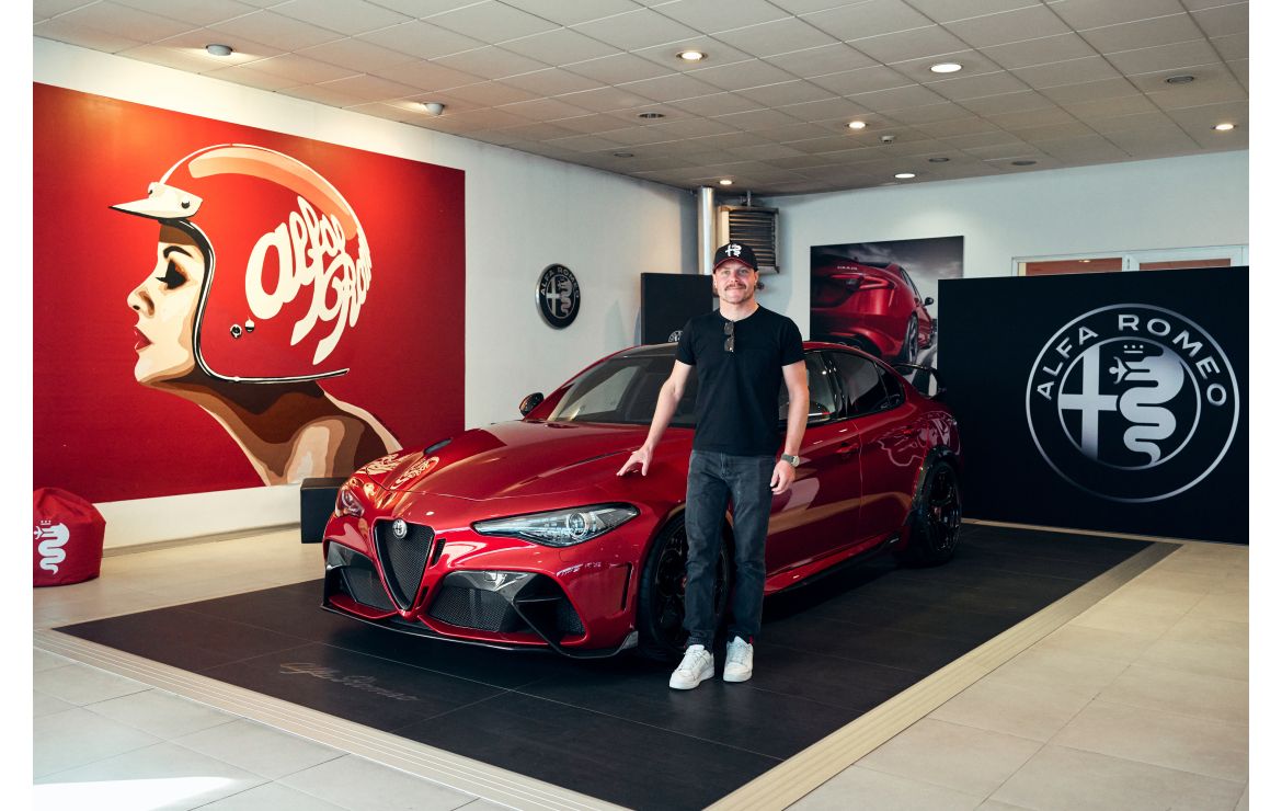 Valtteri Bottas si převzal svou Alfu Romeo Giulii GTAm