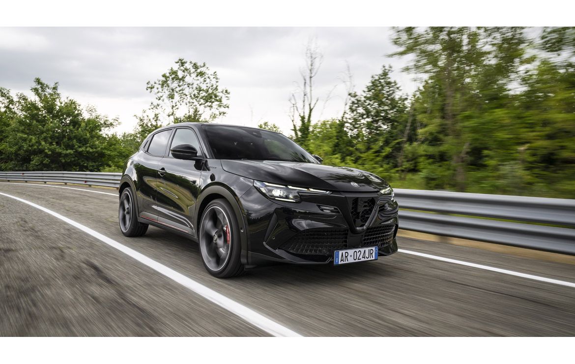 Tým italských inženýrů Alfa Romeo odhaluje tajemství jízdní dynamiky nového modelu Junior VELOCE 280.