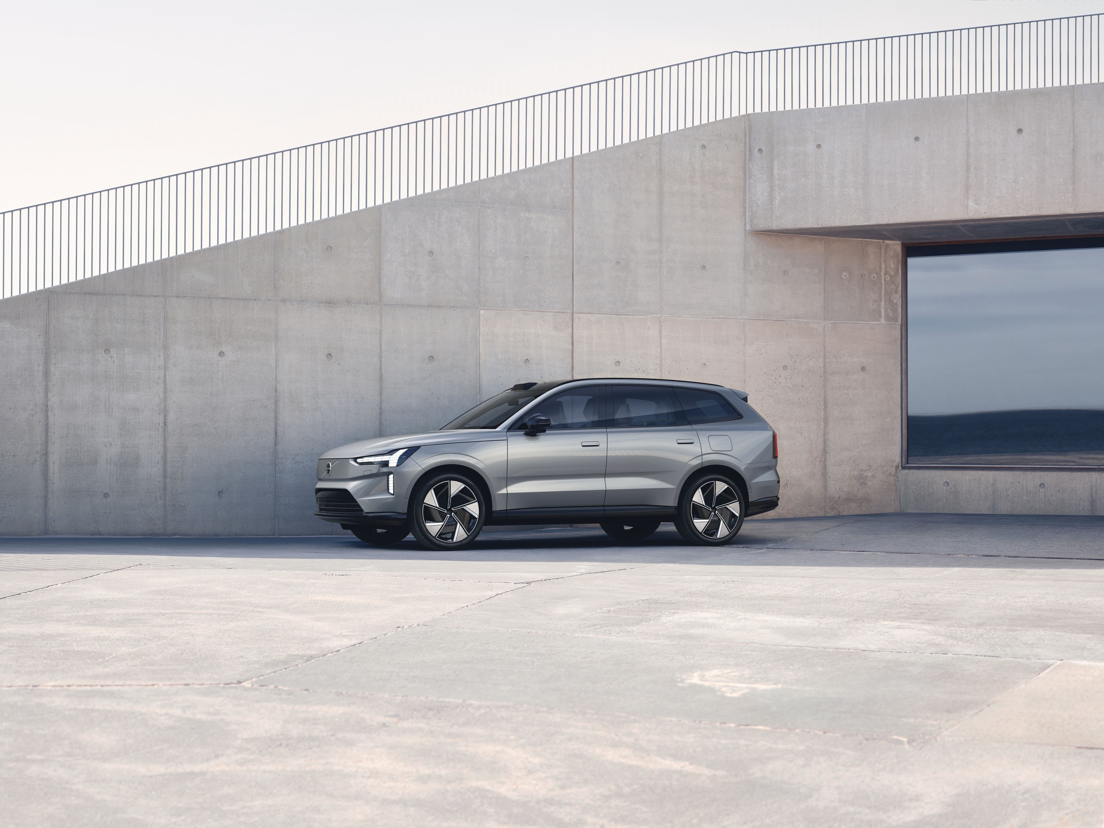 Modely Volvo XC90 a plug-in hybridní Volvo XC90 Recharge byly vyhlášeny jako vozy získávající ocenění IIHS TOP SAFTEY PICK+