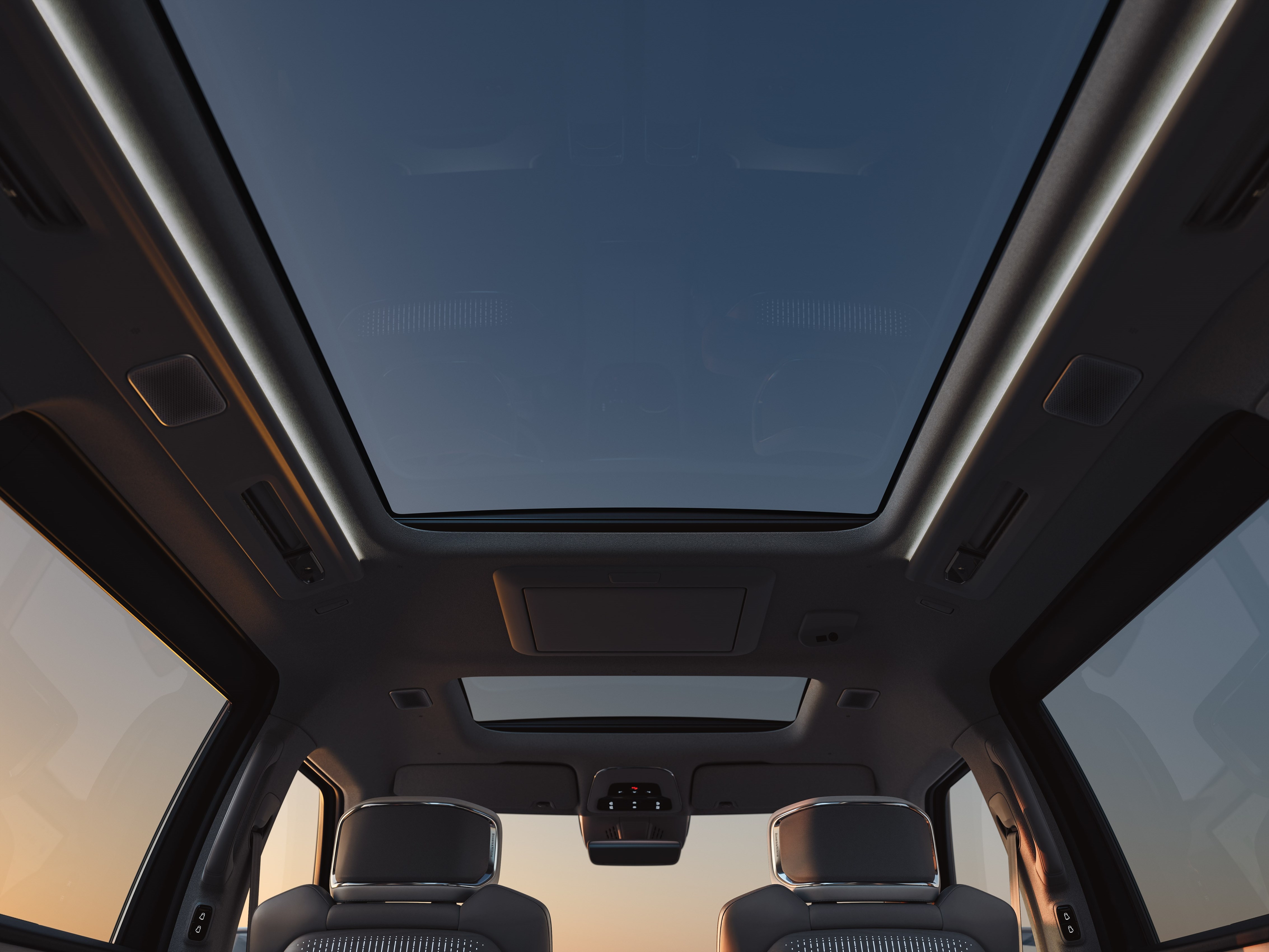 Nové plně elektrické Volvo EM90 si můžete představit jako mobilní skandinávský obývací pokoj