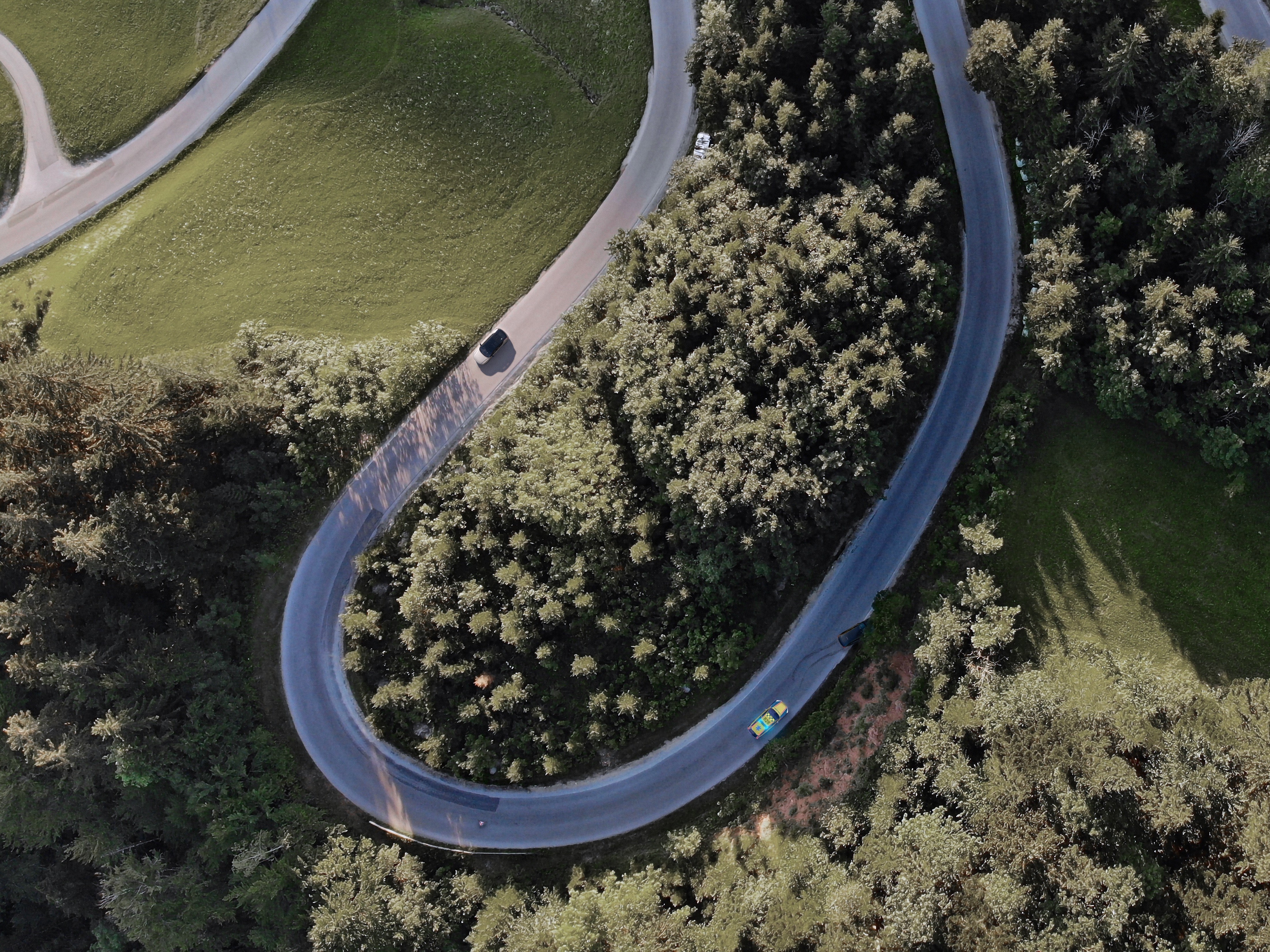 Technologie propojené bezpečnosti, se kterou si společnost Volvo Cars připsala průmyslové prvenství, nyní může upozornit řidiče na dopravní nehodu na cestě před nimi