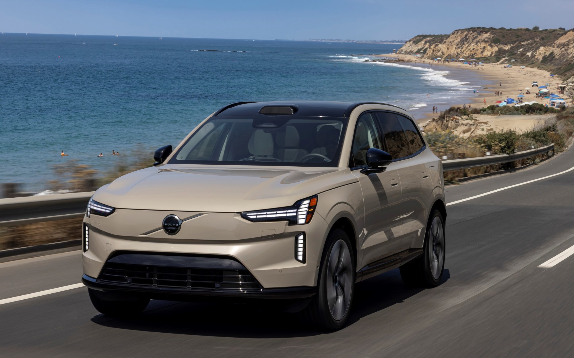 Zcela nové plně elektrické SUV Volvo EX90 vyráží na silnice: první zákazníci získají svůj vůz již tento měsíc